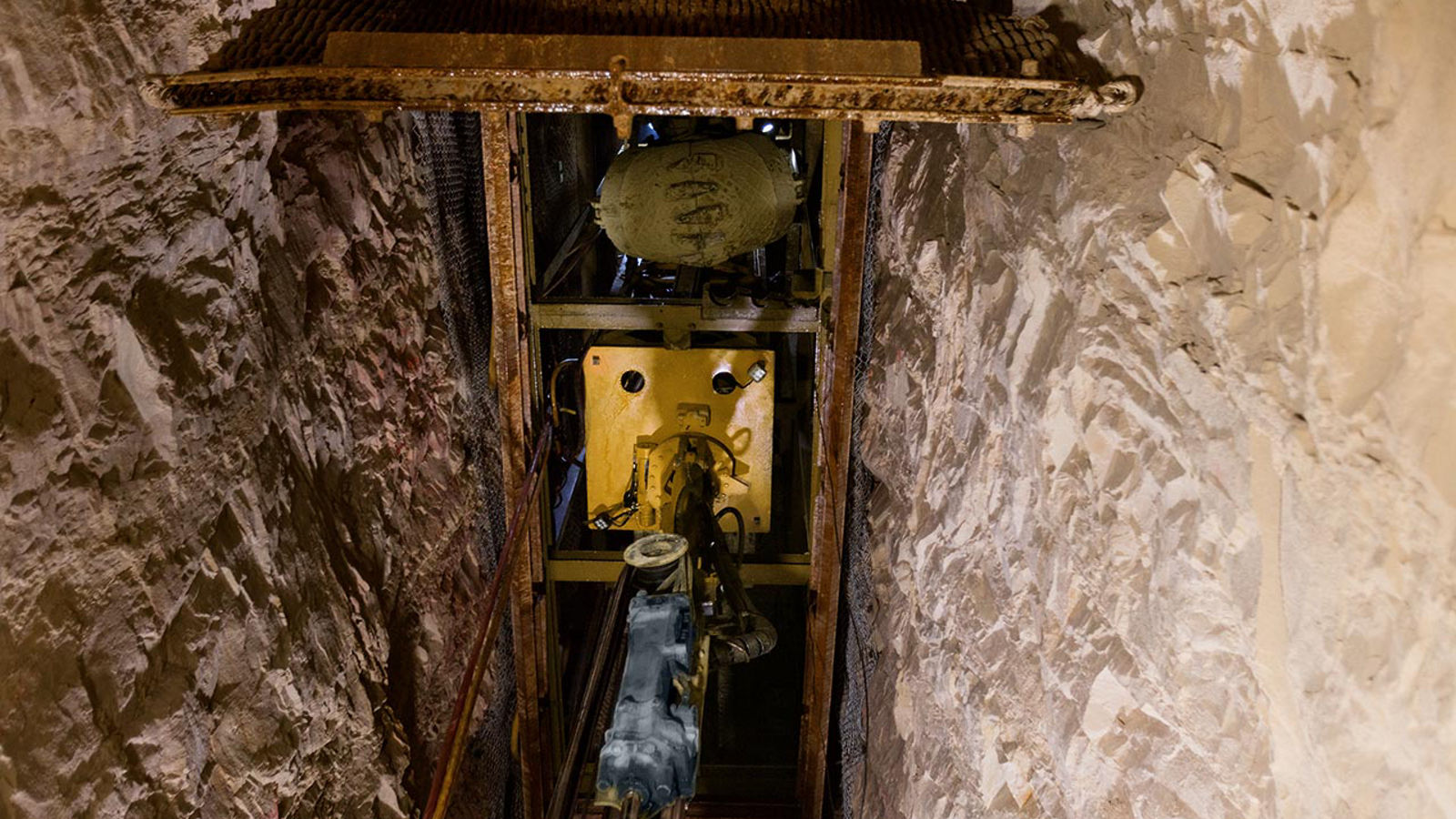 Shaft sinking equipment